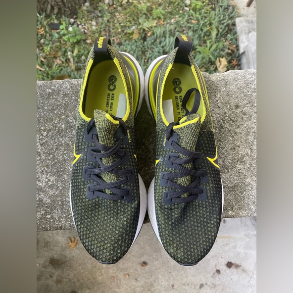 Nike Infinity React Flyknit running shoes - Picture 3 of 3